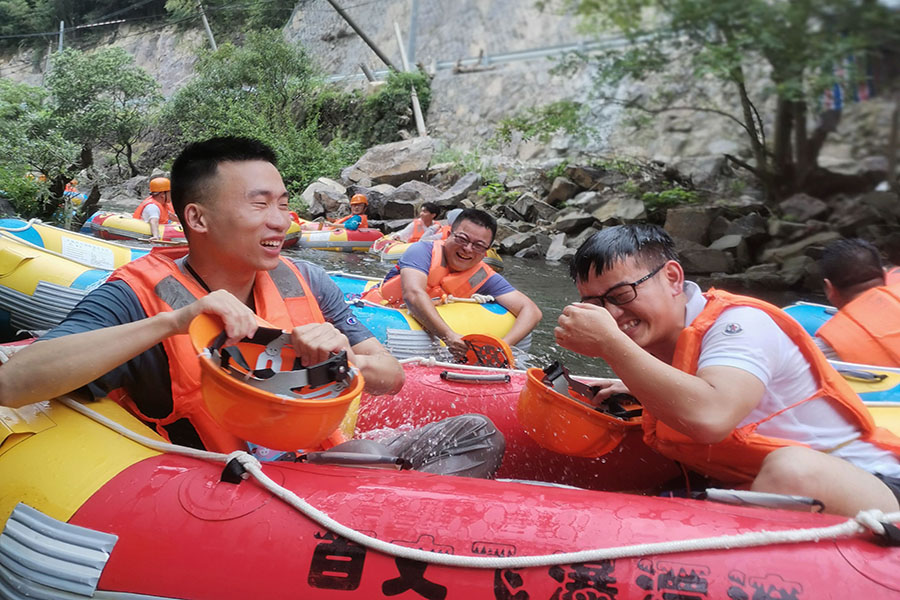 公司组织员工夏季团建活动